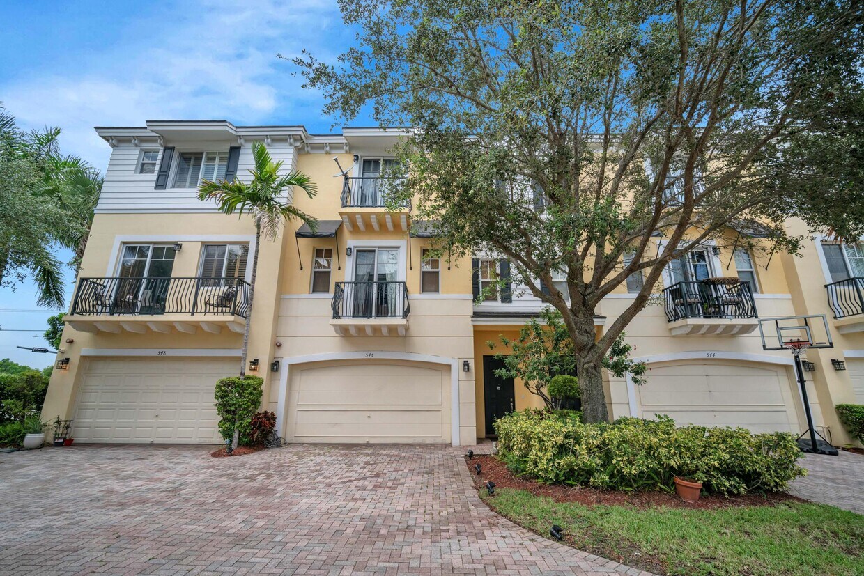 546 NW 39th Cir, Boca Raton, FL 33431 Townhome Rentals in Boca Raton