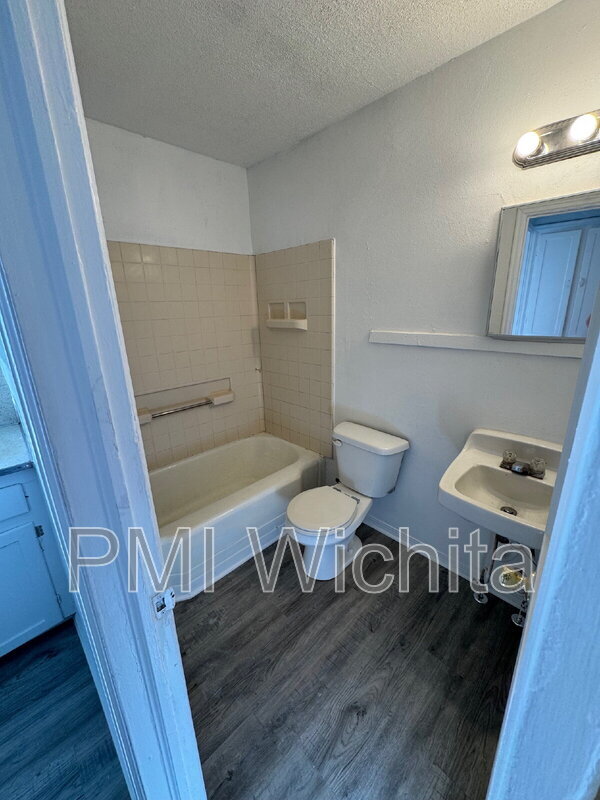 Foto del edificio - 828 S Water St