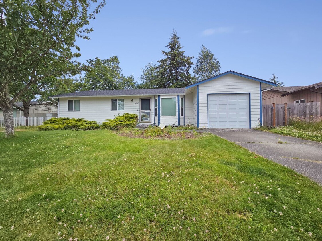 Primary Photo - Beautiful rambler house with 3 bedroom nea...