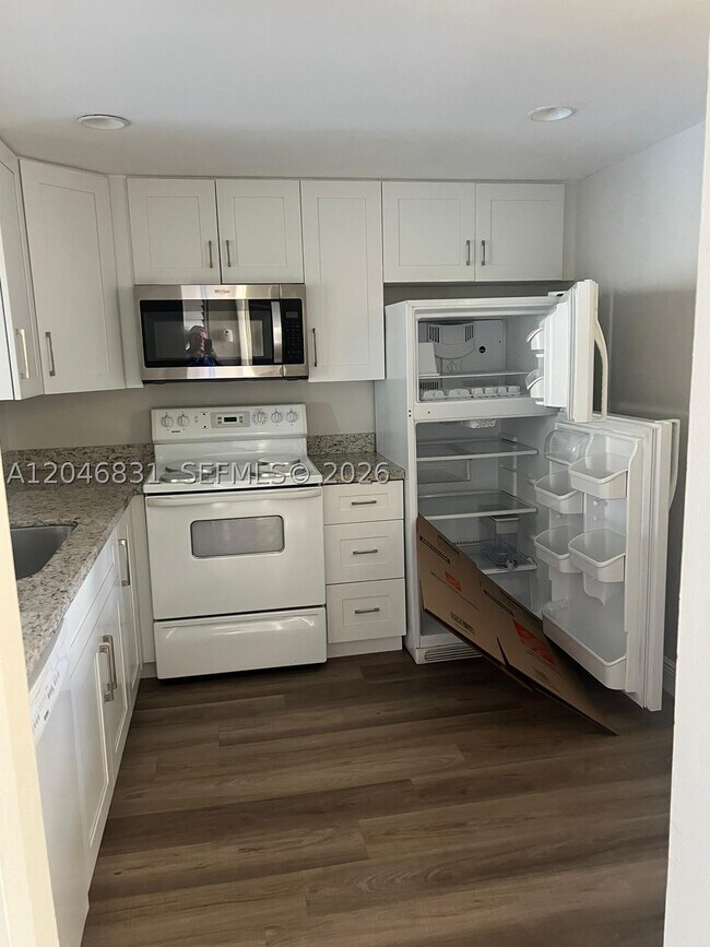 Foto del edificio - 408 NW 68th Ave