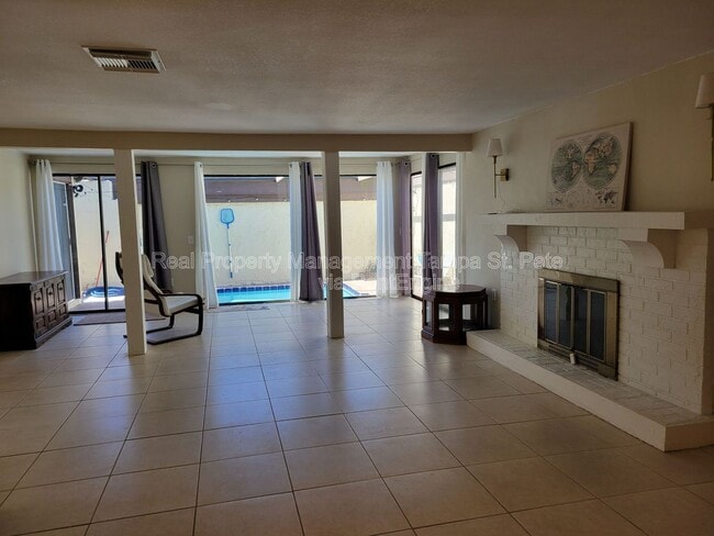 Foto del edificio - 12231 Magnolia Grove Ln