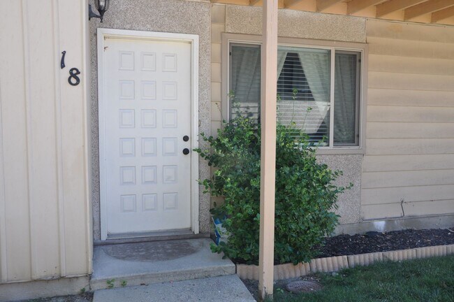Photo - Beautiful 2 bedroom on the east side! Townhome