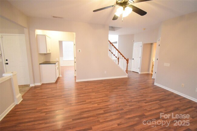 Foto del edificio - 6827 Braddock Ln