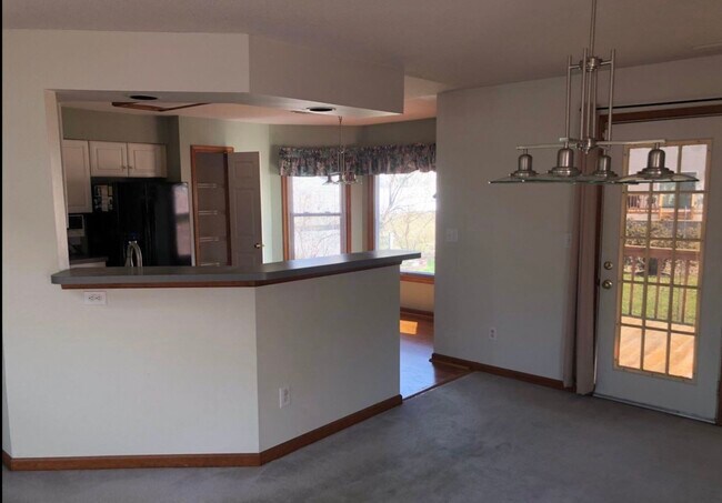 Building Photo - 28 Holloway Dr