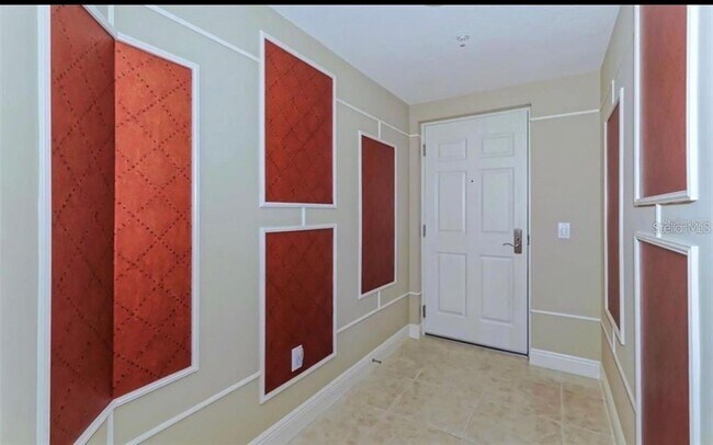 Building Photo - 800 N Tamiami Trl