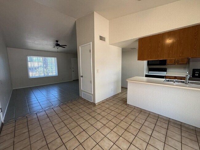 Foto del edificio - 1205 E Cottonwood Dr