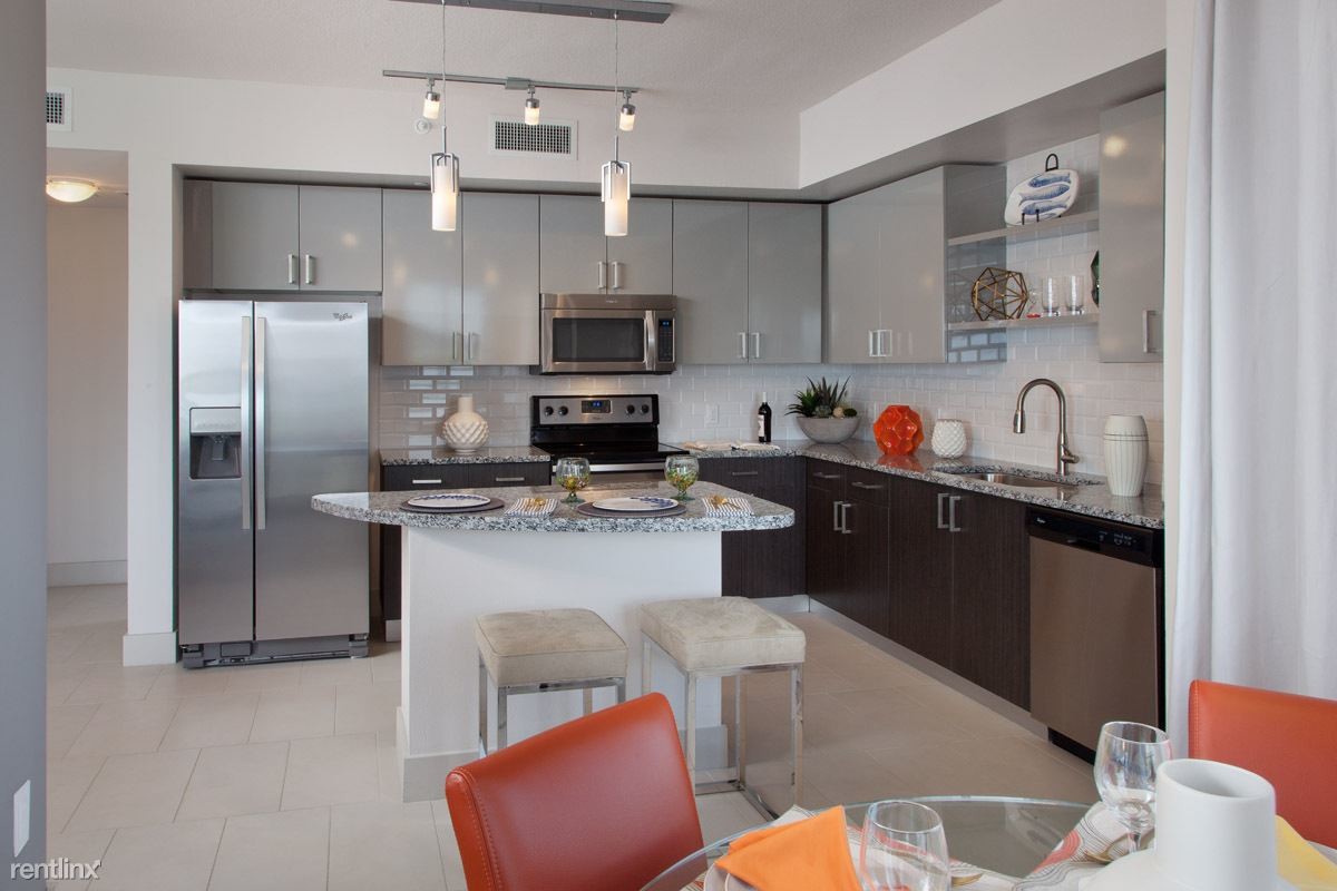 Foto principal - 8000 East Dr