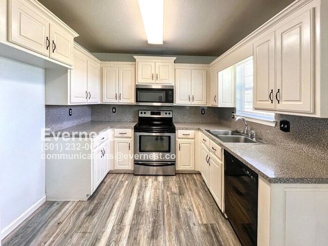 Building Photo - 18 Deer Run Dr