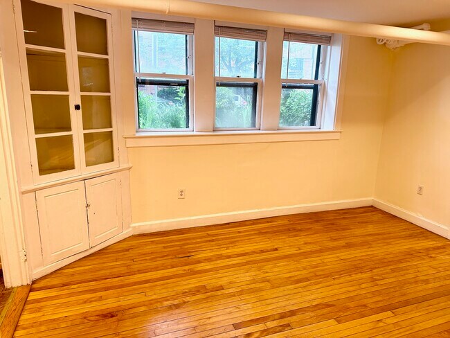 Living room - 10 Dana Street