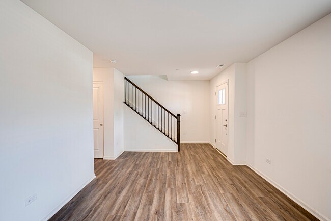Building Photo - 2939 Showplace Dr