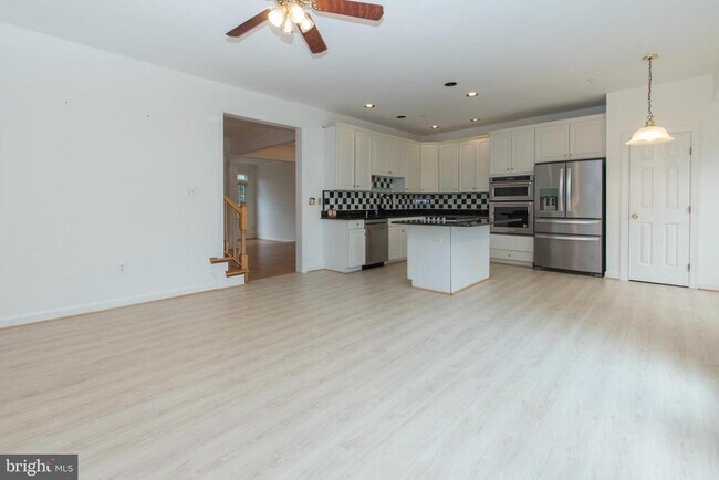 Building Photo - 13559 Flowerfield Dr