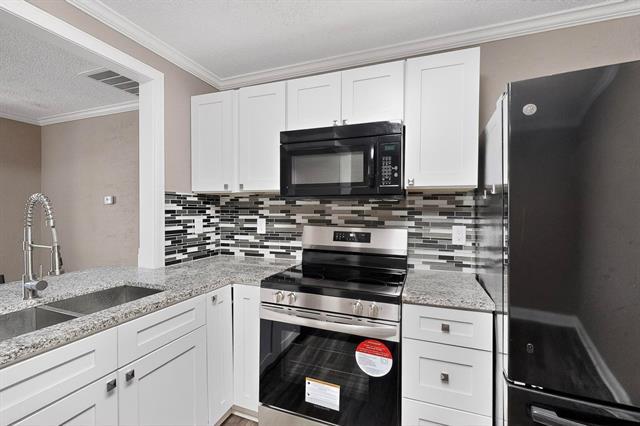 Foto del edificio - 2200 E Trinity Mls Rd