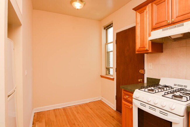 Building Photo - 4235 N Paulina St