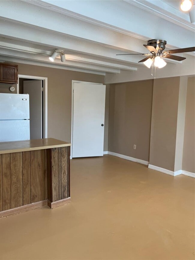Building Photo - 5806 Circulo Dr