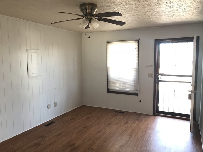 Building Photo - 2903 Highland Dr
