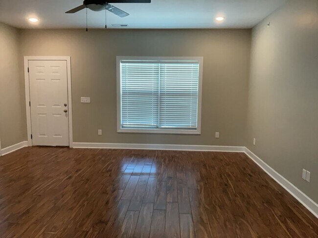 Building Photo - 145 Bruin Dr