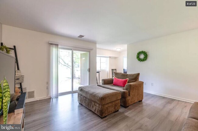 Foto del edificio - 1607 Meadowview Ln