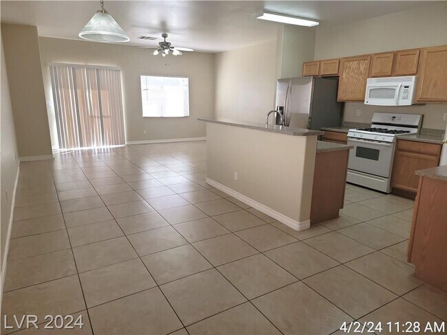 Building Photo - WONDERFUL SE HOME IN GATED COMMUNITY!