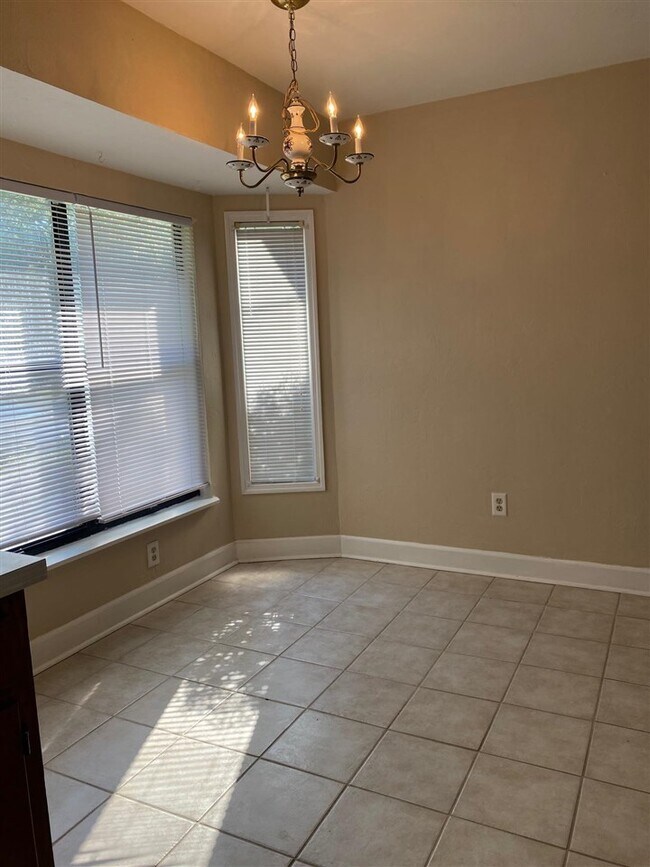 Building Photo - 2208 Branbury Ln