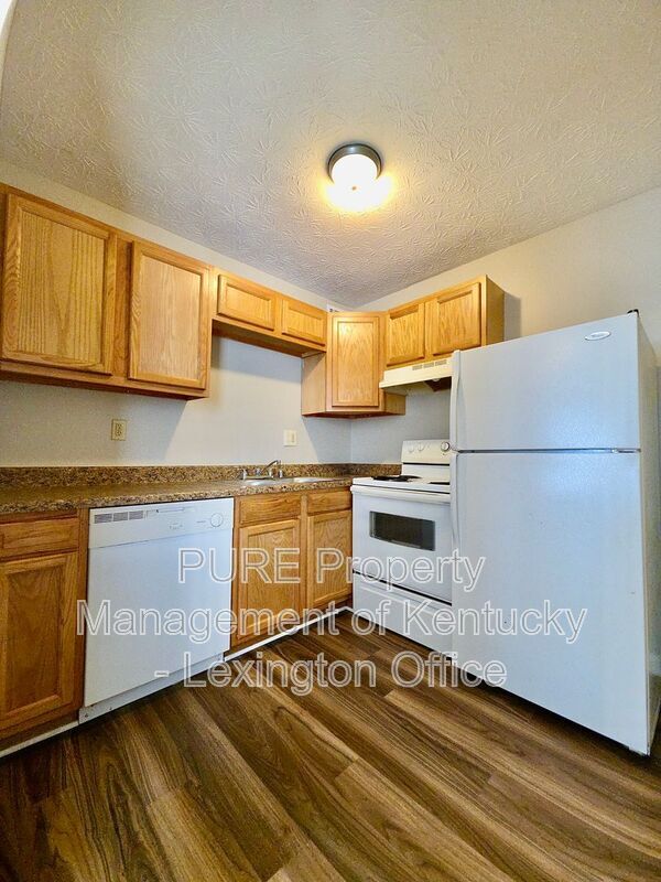 Foto del edificio - 3772 Camelot Dr