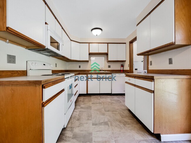 Building Photo - 3 BED & 2 BATH SINGLE FAMILY HOUSE FOR RENT