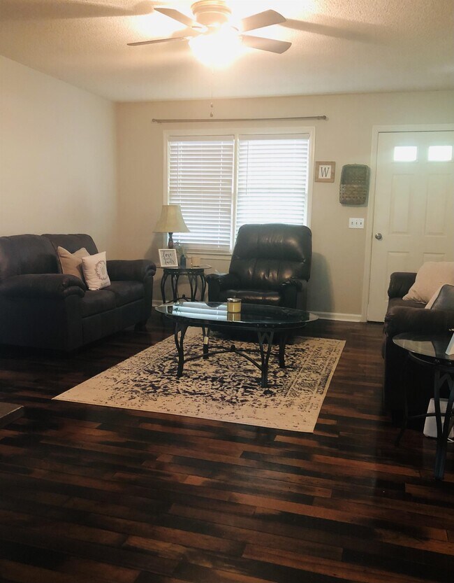 Building Photo - 1070 Acorn Ct