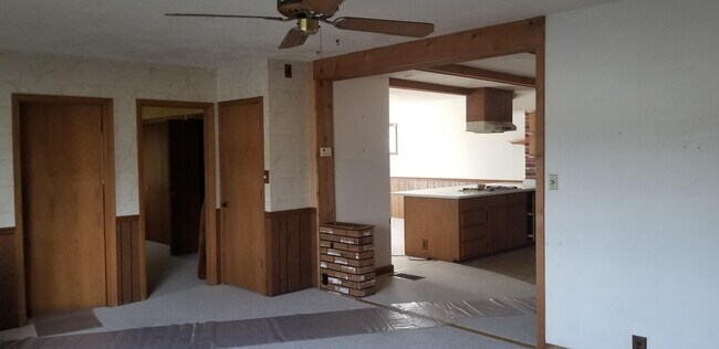 Building Photo - 3714 S Shore Dr
