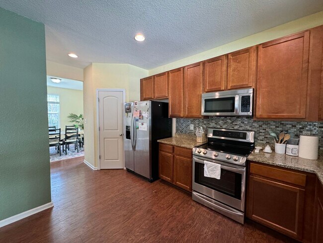 Foto del edificio - Welcome to this stunning 4 bedroom, 2.5 ba...