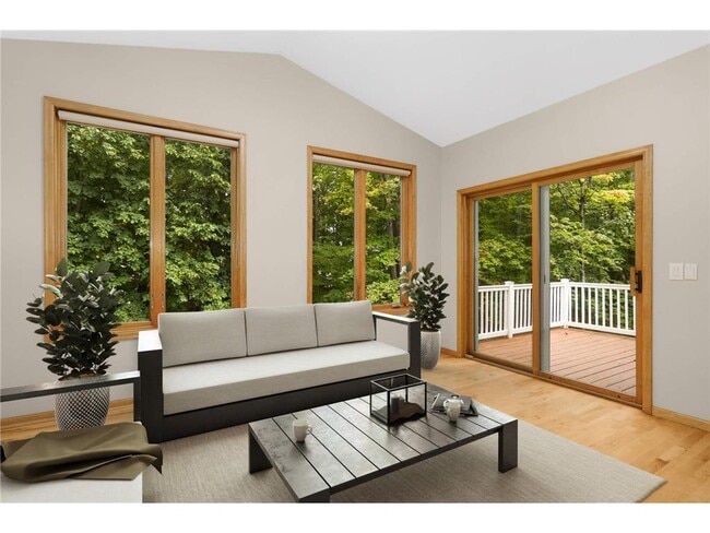 Building Photo - 9280 Blackoaks Ct N