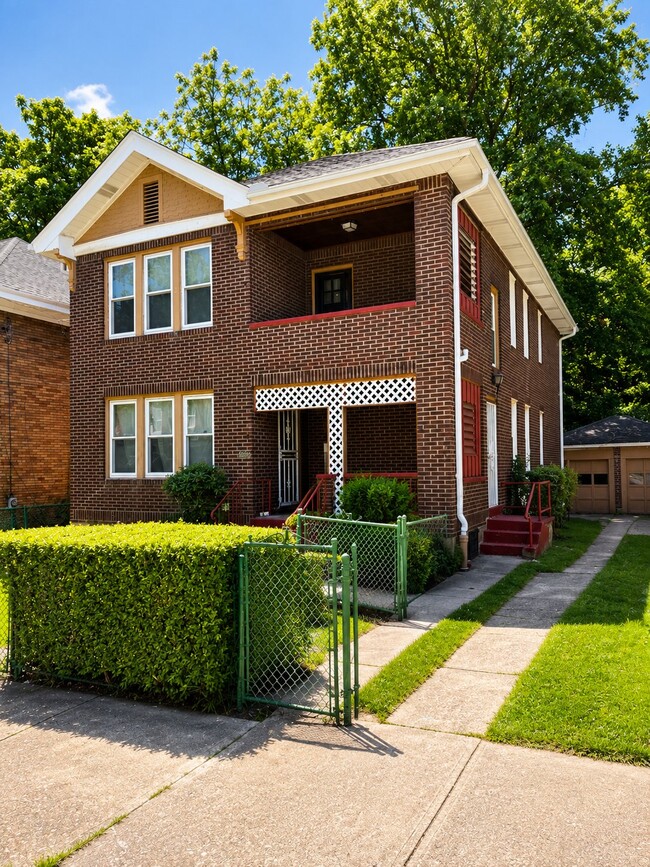 Building Photo - 1347 Grotto St