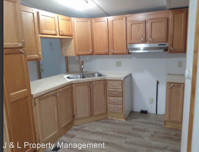Building Photo - 3 br, 1 bath House - 17 River Street