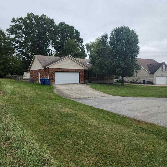 Building Photo - 407 Garden Ct