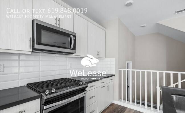 Building Photo - Beautiful Townhouse at the Top of the Hill...