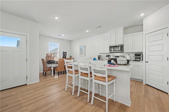 Building Photo - 4885 W Triangle St