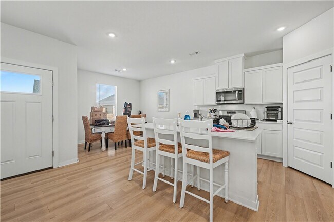 Foto del edificio - 4885 W Triangle St