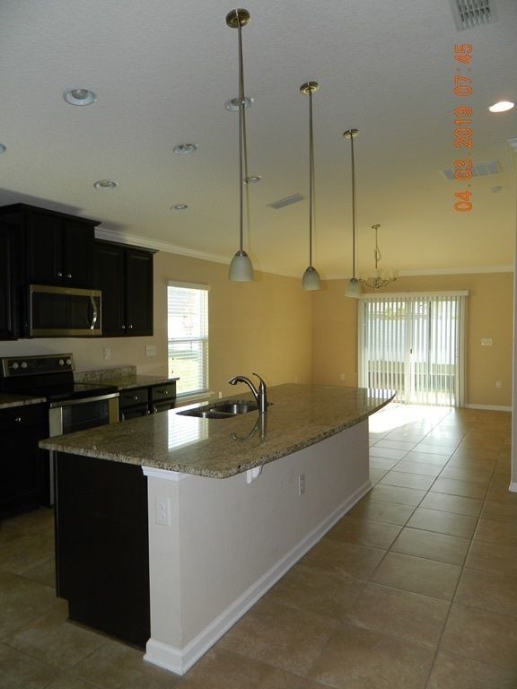 Foto del edificio - Corner lot home
