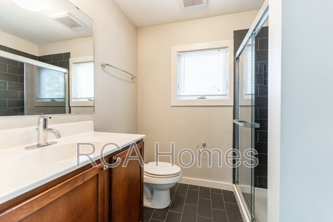 Building Photo - 2013 Bellefontaine St