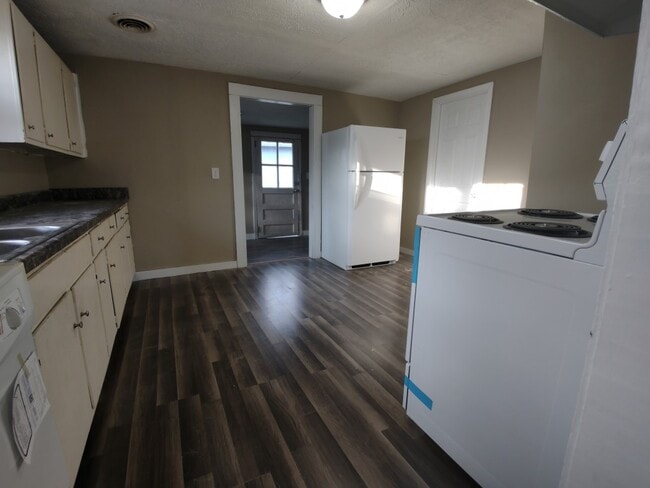 Building Photo - 401 Grand Avenue Ext