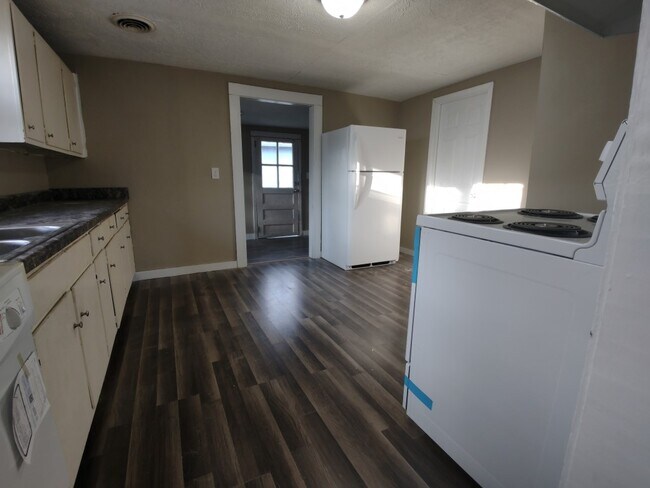 Foto del edificio - 401 Grand Avenue Ext