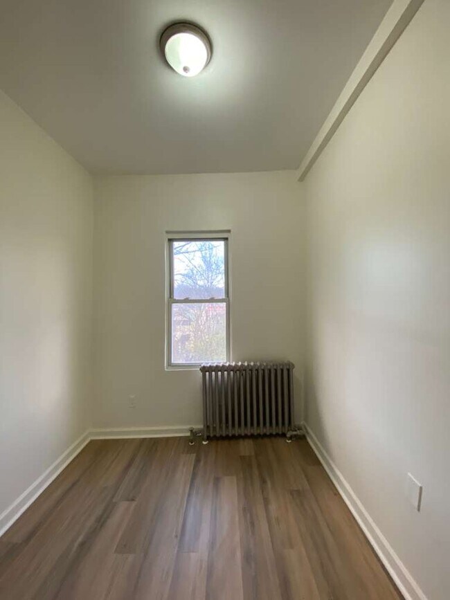 Building Photo - 26 Vineyard Ave