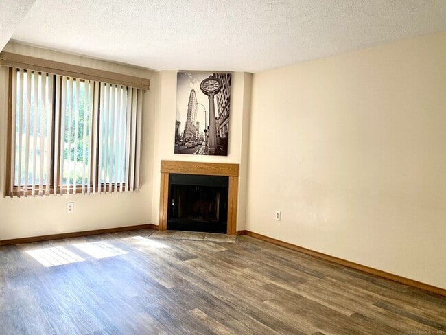 Foto del edificio - 101 Copper Beech Dr