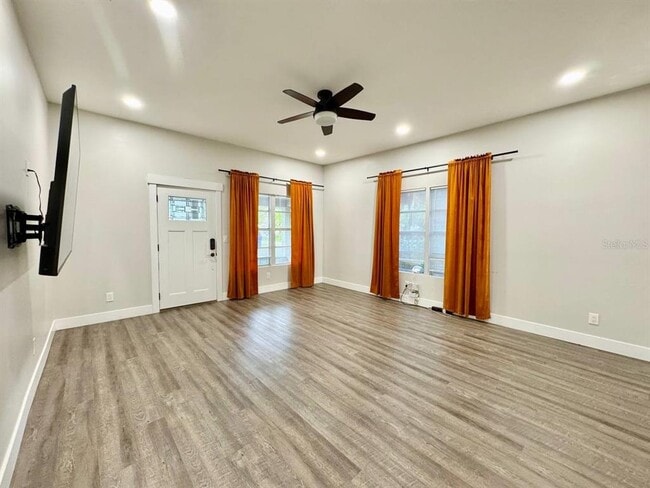 Foto del edificio - 1216 E Chelsea St