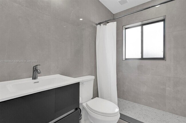 Foto del edificio - 9486 Haitian Dr