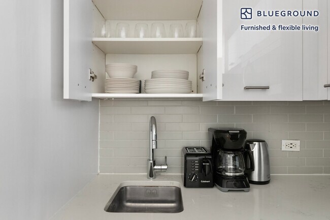 Foto del edificio - 230 E 44th St