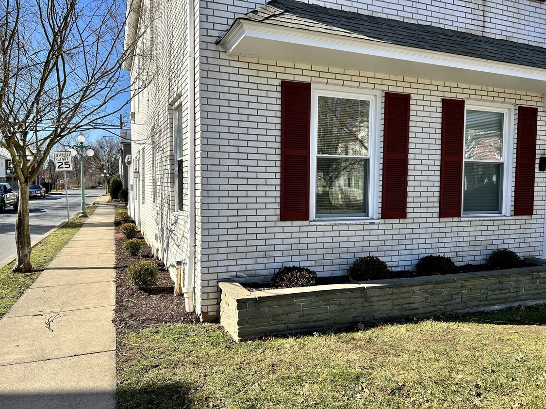 Front - 101 N 4th St