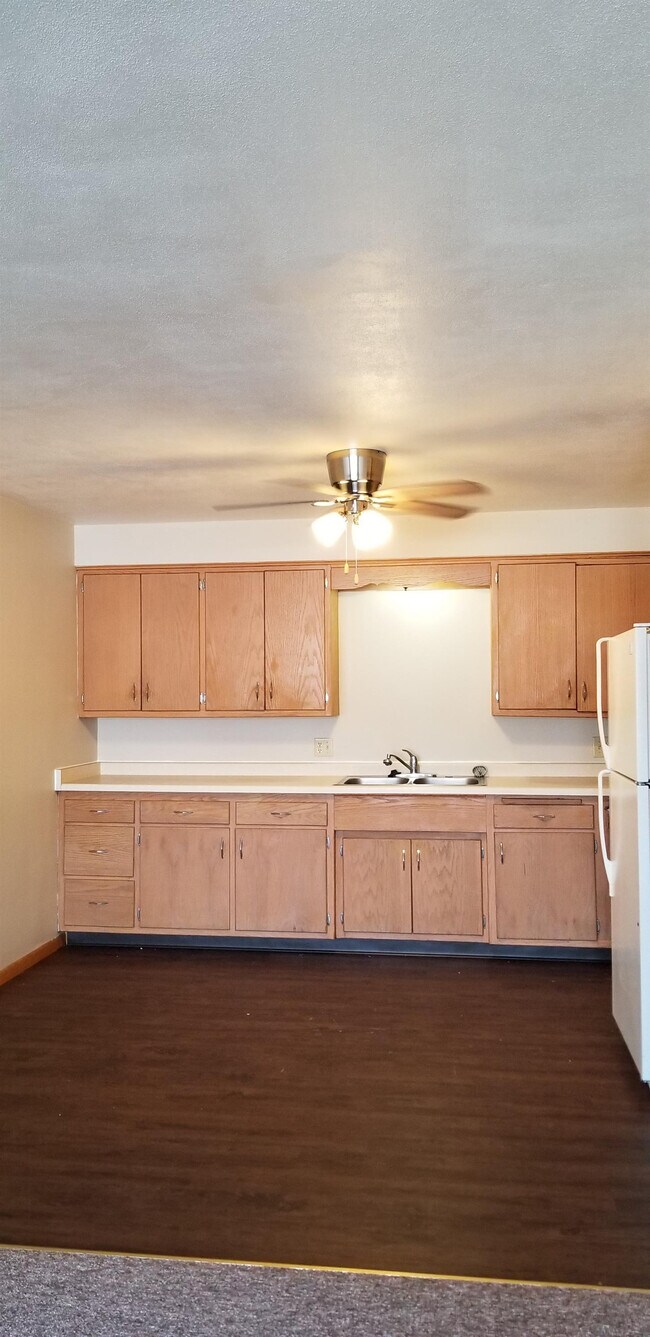 Building Photo - 512 Deforest St