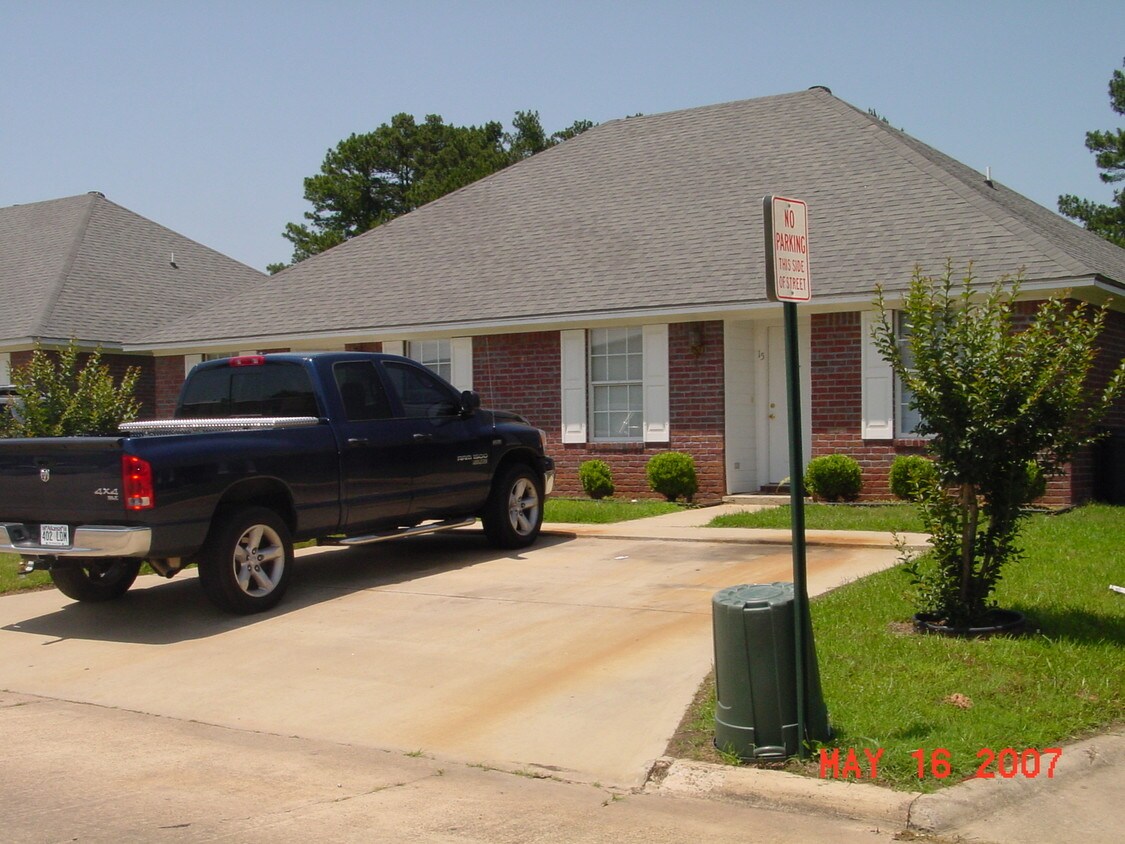 23 Ashlee Blvd, Nash, TX 75569 Townhouse for Rent in Nash, TX