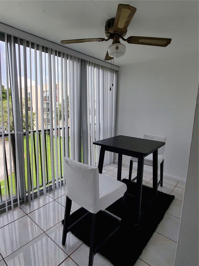 Foto del edificio - 9411 SW 4th St