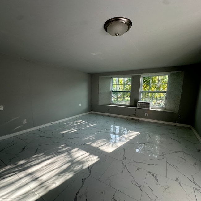Building Photo - 5319 Honore Ave