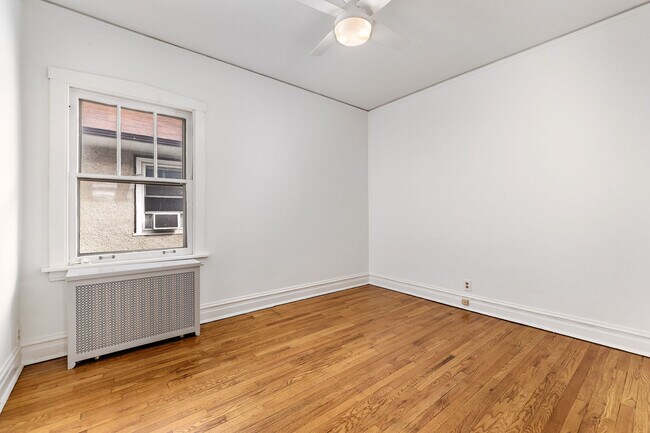 Foto del edificio - 1003 Beloit Ave